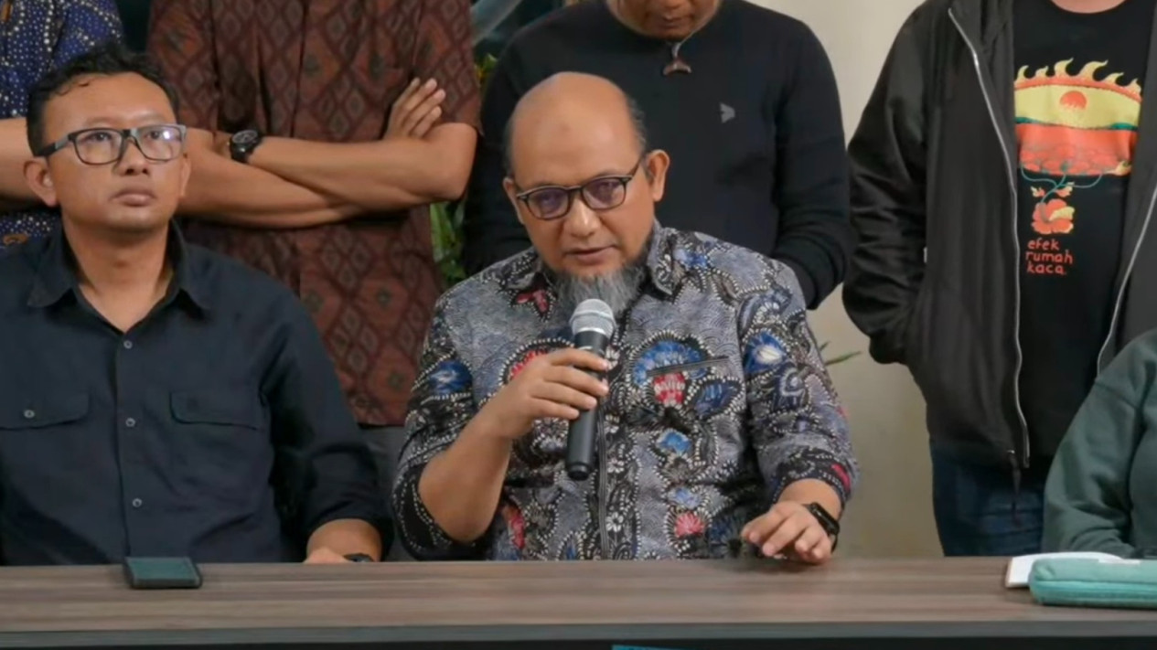 Novel Baswedan Desak Prabowo Atensi Kapolri Atas Kasus Penyiraman Air Keras Andrie Yunus
            - galeri foto