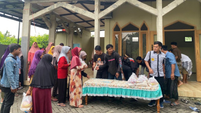 Komunitas Motor di Bojonegoro Bagikan 60 Paket Sembako untuk Lansia dan Dhuafa