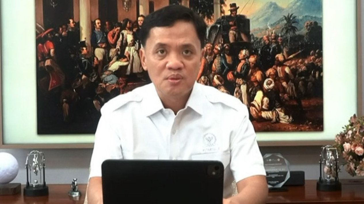 DPR Pasang Badan, Minta Aktivis KontraS Andrie Yunus Dikawal Maksimal Usai Disiram Air Keras
            - galeri foto