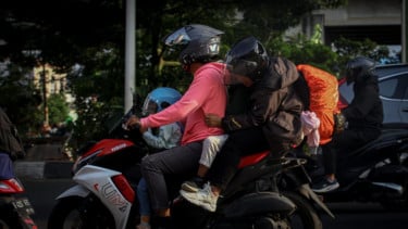 Berita Foto: H-7 Lebaran 2026, Arus Lalin Kalimalang Mulai Dipadati Pemudik Motor