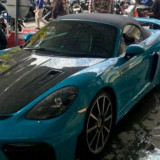 Gara-gara Aksinya Viral, Bule Rusia Drift Ugal-ugalan Pakai Mobil Porsche di Bali Malah Apes Kena Tilang Polisi