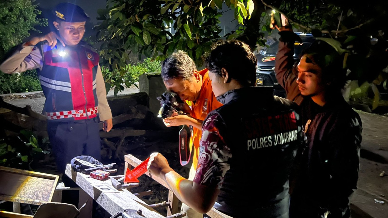 5 Remaja di Jombang Terluka Akibat Ledakan Petasan Rakitan, Satu Korban Harus Amputasi Jari
            - galeri foto