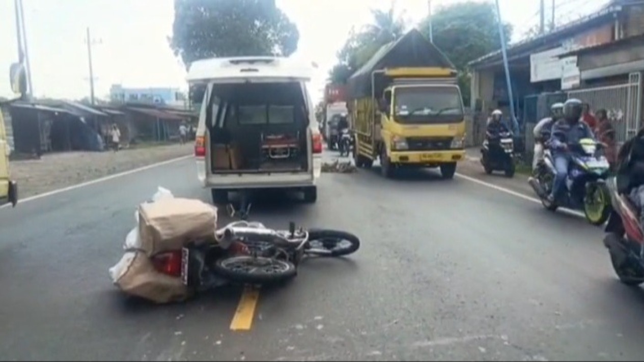Niat Mudik Ketemu Keluarga di Kampung, Pemuda 20 Tahun Malah Terlindas Truk di Jalan Surabaya–Mojokerto
            - galeri foto