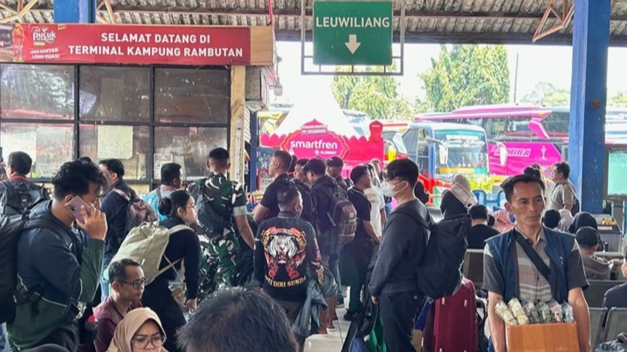 Terminal Kampung Rambutan Mulai Diserbu Pemudik, 693 Penumpang Berangkat Tinggalkan Jakarta Pagi Ini 15 Maret 2026
            - galeri foto
