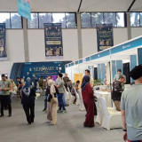 Antre Ribuan Orang! Warga Serbu Penukaran Uang Baru BI di GBK Jelang Lebaran