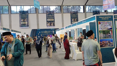 Antre Ribuan Orang! Warga Serbu Penukaran Uang Baru BI di GBK Jelang Lebaran