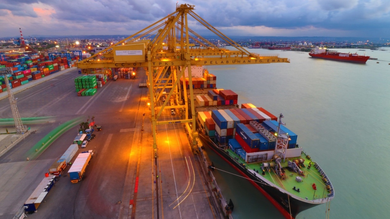 Pelindo Siaga 24 Jam Hadapi Angkutan Lebaran 2026, Layanan Pelabuhan Dipastikan Tetap Berjalan Penuh
            - galeri foto