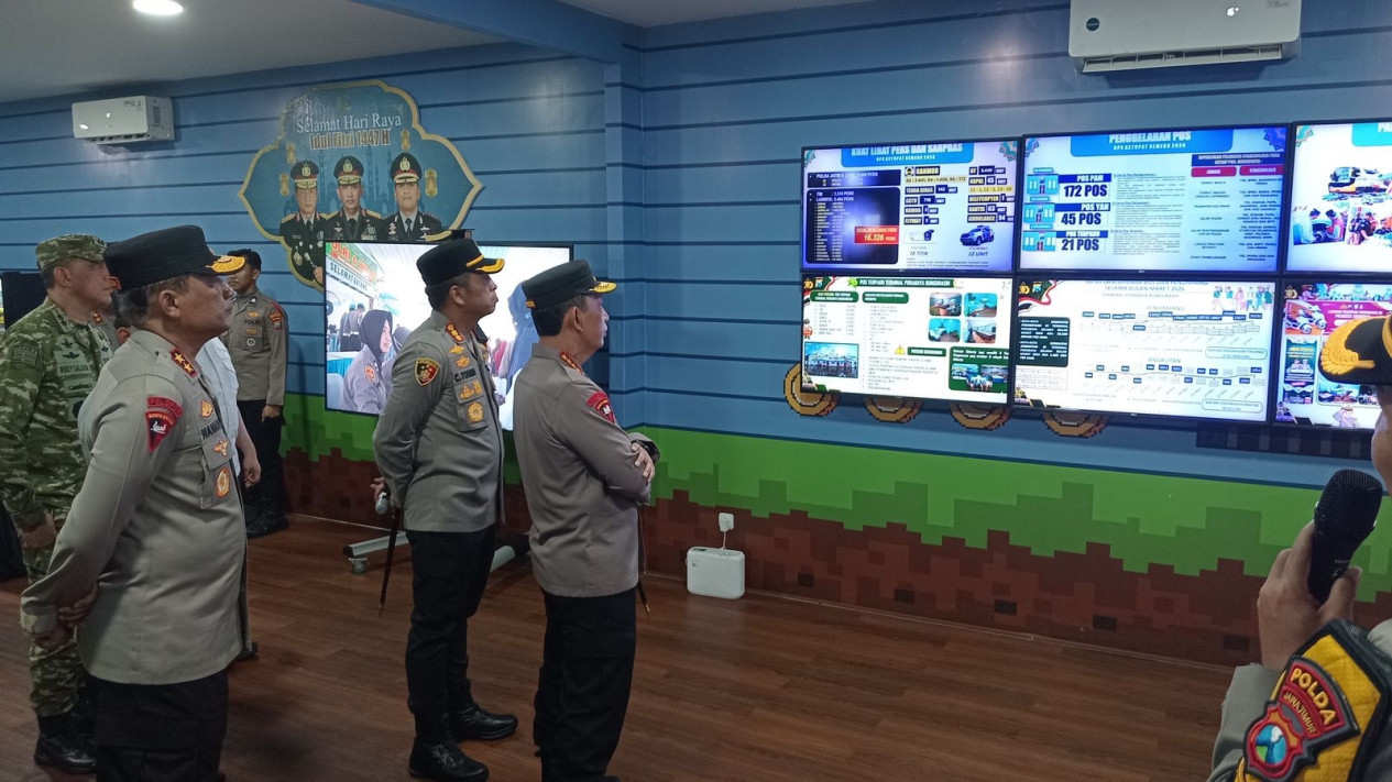 Kapolri Tinjau Arus Mudik Lebaran 2026 di Terminal Purabaya Sidoarjo, Penumpang Naik 30 Persen
            - galeri foto