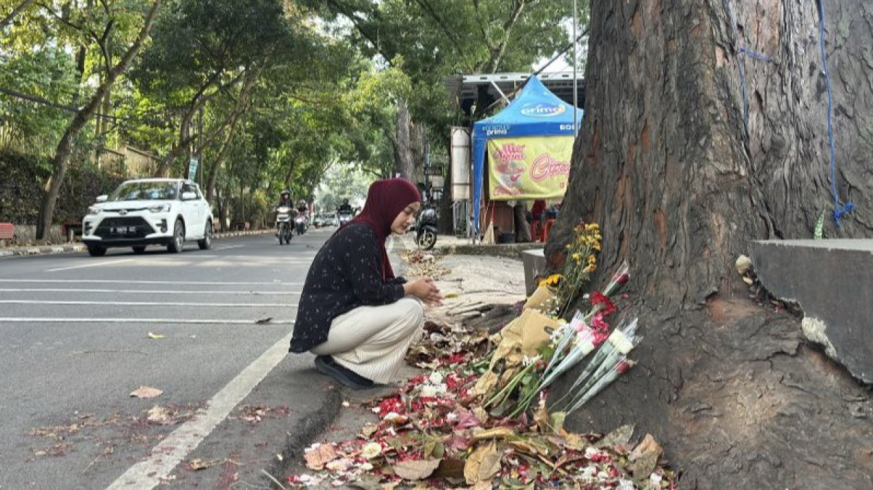 Siswa SMAN 5 Bandung Tewas Diduga Dikeroyok di Jalan Cihampelas, Polisi Lakukan Pendalaman
            - galeri foto