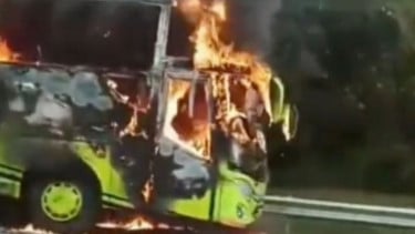 Bus Pariwisata Ludes Dilalap Api di Tol Cipali KM 95