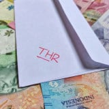 Tradisi Bagi Uang dan Hampers Saat Hari Raya Idulfitri, Bagaimana Hukumnya? Ini Penjelasan Ustaz Khalid Basalamah