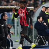 Ruang Ganti AC Milan Retak? Momen Rafael Leao Murka Diganti dan Tepis Tangan Allegri di Lapangan saat Takluk dari Lazio