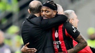 Allegri Bantah Ruang Ganti AC Milan Retak Usai Insiden Rafael Leao Mengamuk di Lapangan saat Dikalahkan Lazio