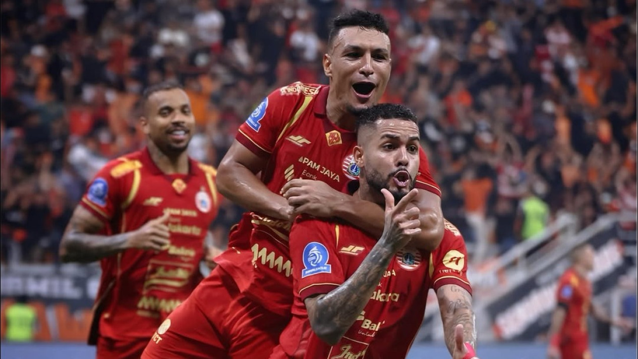 Klarifikasi Maxwell Souza Usai Gagal Cetak Gol Penalti bagi Persija Jakarta: Saya Bertanggung Jawab
            - galeri foto