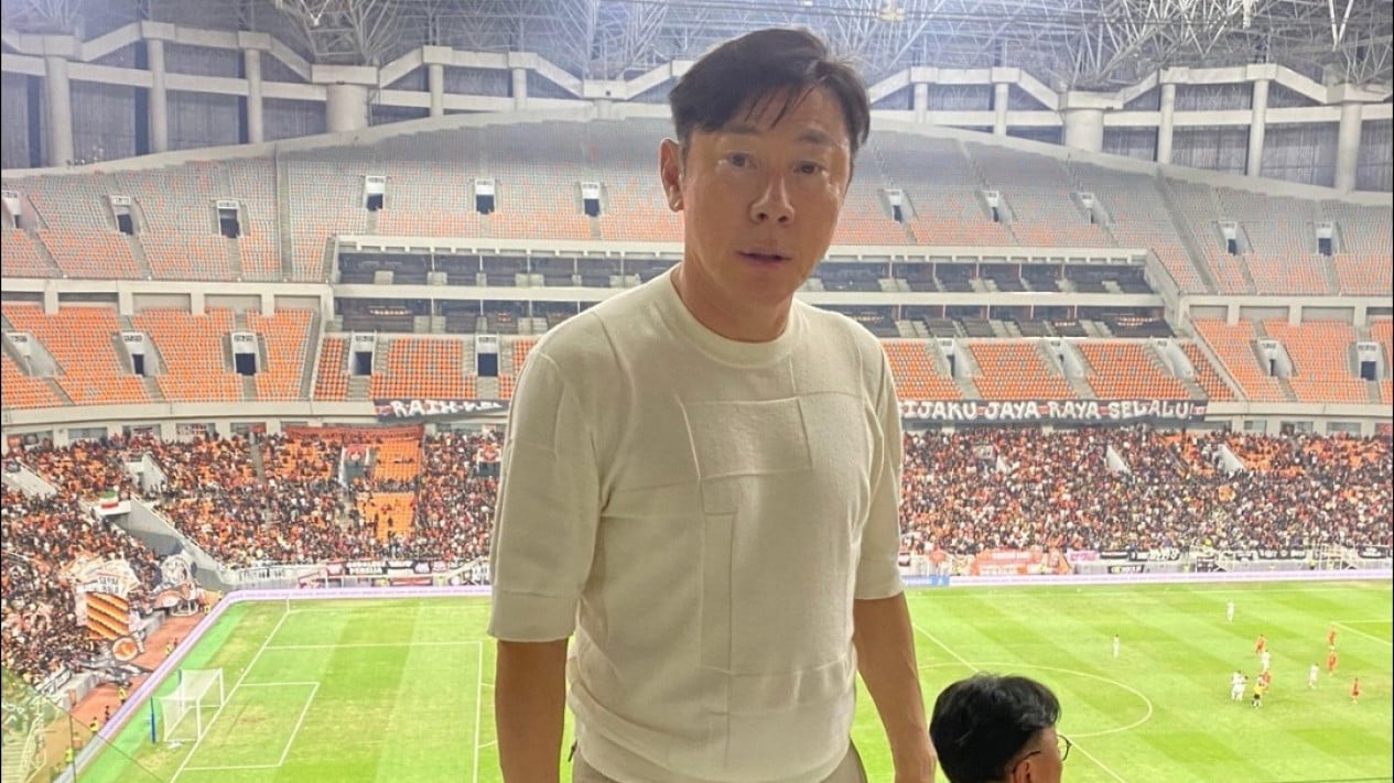 Eks Pelatih Timnas Indonesia Shin Tae-yong Kedapatan Pantau Laga Persija Jakarta di JIS, Isyarat Gantikan Mauricio Souza?
            - galeri foto