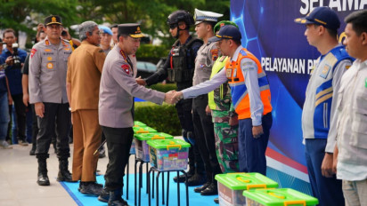 Tinjau Tol Kalikangkung, Kapolri Jamin Layanan 110 hingga Si Polan Siap Bantu Pemudik di Jawa Tengah