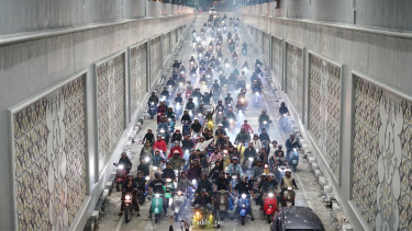 Ratusan Skuteris Vespa Medan Gelar Sahur on the Road, Bagikan Makanan Sahur untuk Warga