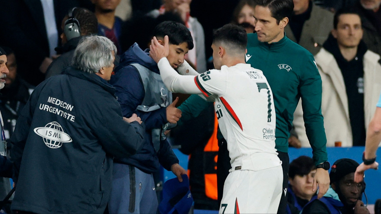 Sempat Picu Kontroversi! UEFA Tak Jatuhkan Sanksi ke Pedro Neto, Ternyata Begini Alasannya
            - galeri foto