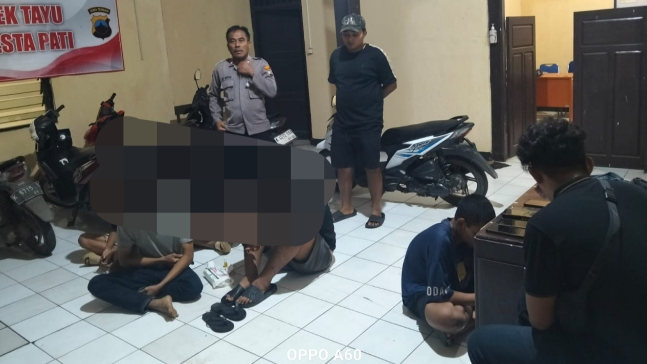 Polisi Gagalkan Aksi Perang Sarung di Tayu Pati, Tujuh Remaja Diamankan
            - galeri foto