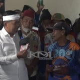 Buka Dompet Tukang Becak, KDM Kaget Temukan Rp2 Juta, Justru Ditambah Rp10 Juta Cash