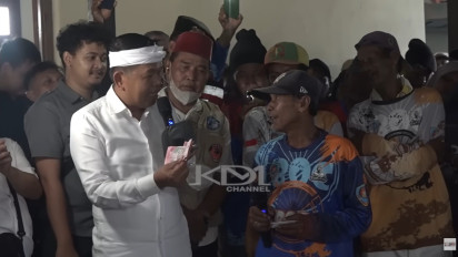 Buka Dompet Tukang Becak, KDM Kaget Temukan Rp2 Juta, Justru Ditambah Rp10 Juta Cash