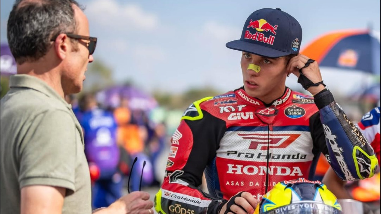 Cerita Unik Debut MotoGP Diogo Moreira: Pinjam Sarung Tangan Marc Marquez di Seri Pembuka
            - galeri foto
