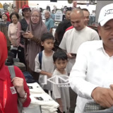 Bikin Haru, Dedi Mulyadi Tebus Janji Temui Hasna, Gadis Tunarungu yang Bekerja di Pusat Perbelanjaan di Bandung