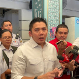 Seskab Teddy Sebut Harga Tiket Kereta Api Kerakyatan Turun Jadi Rp135.000-Rp175.000