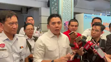 Seskab Teddy Sebut Harga Tiket Kereta Api Kerakyatan Turun Jadi Rp135.000-Rp175.000