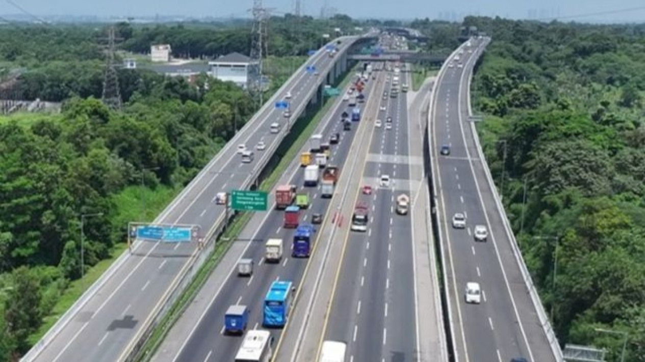 Volume Kendaraan di Tol Layang MBZ Meroket 101 Persen di H-5 Lebaran
            - galeri foto