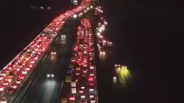 Update Arus Mudik: Macet Luar Biasa 29 Kilometer di Tol Jakarta-Cikampek, Tol Layang MBZ Sama Padatnya