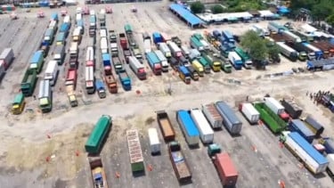 Jelang Penutupan Pelabuhan, Kendaraan Penumpang Diprioritaskan Masuk Pelabuhan
