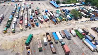 Jelang Penutupan Pelabuhan, Kendaraan Penumpang Diprioritaskan Masuk Pelabuhan