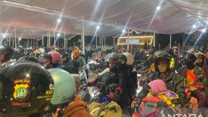 Lautan Motor Padati Pelabuhan Ciwandan Banten, Pemudik Antre Berjam-jam