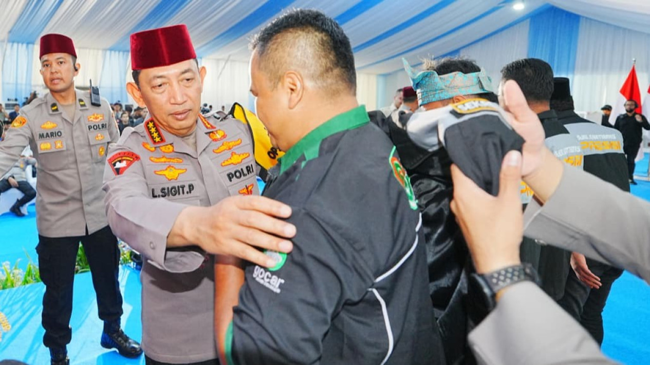 Pesan Kapolri di Safari Ramadan Riau: Tingkatkan Silaturahmi hingga Jaga Persatuan
            - galeri foto