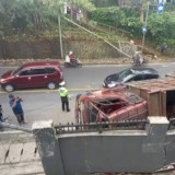 Truk Pengangkut Sapi Terguling di Cikaledong Bandung, Tiga Ekor Sapi Kabur dan Ada Korban Tewas