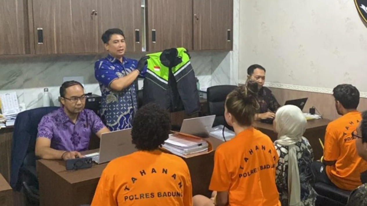 Disebarkan di OnlyFans, Tiga WNA di Bali Akui Sengaja Buat Video Syur Pakai Jaket Ojol agar Cepat Viral
            - galeri foto