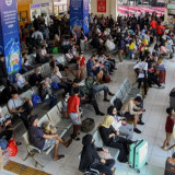 Berita Foto: Puncak Arus Mudik Lebaran 2026, Ribuan Penumpang Padati Terminal Kampung Rambutan