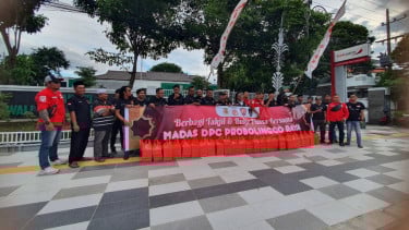 Aksi Sosial, 1.500 Takjil Dibagikan di Jalan Soedirman Probolinggo