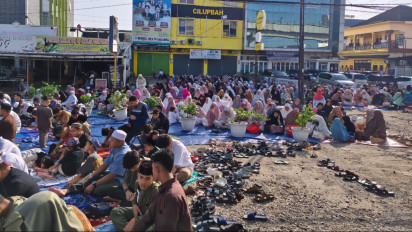 Warga Palembang Rayakan Lebaran Lebih Cepat Usai Gunakan Rukyat Global