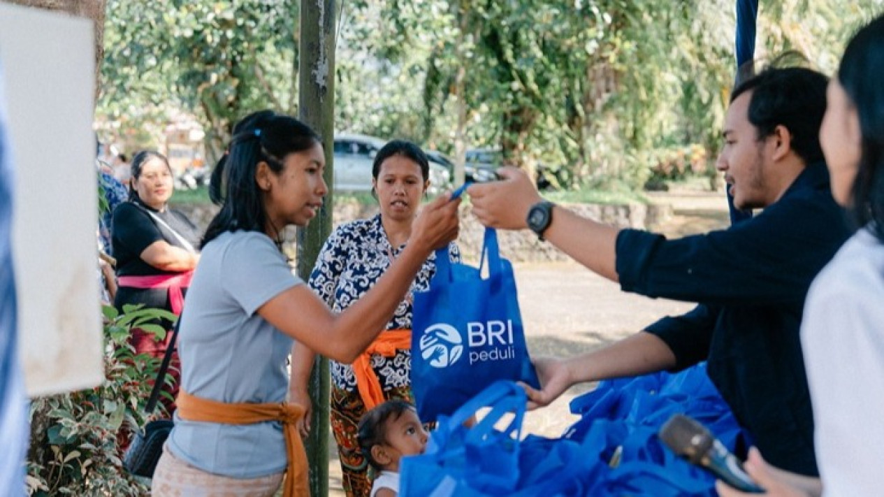 Peringati Hari Raya Nyepi 2026, BRI Peduli Salurkan CSR 2.000 Paket Sembako bagi Warga Desa Angseri dan Desa Sarimekar di Bali
            - galeri foto