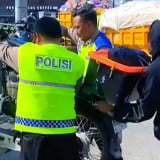Kehabisan Bensin di Salatiga, Motor Pemudik Diangkut Polisi ke SPBU Terdekat