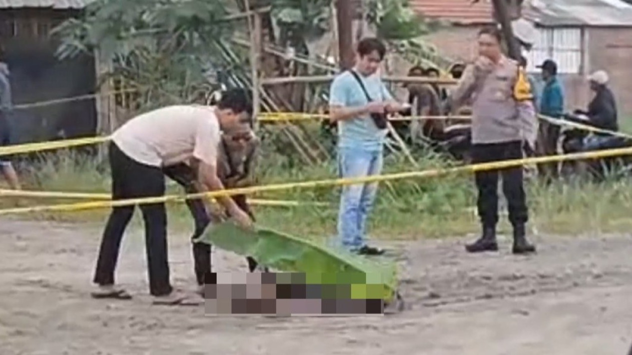 Mayat Pria Tanpa Identitas Ditemukan di Penampungan Tebu di Jombang
            - galeri foto