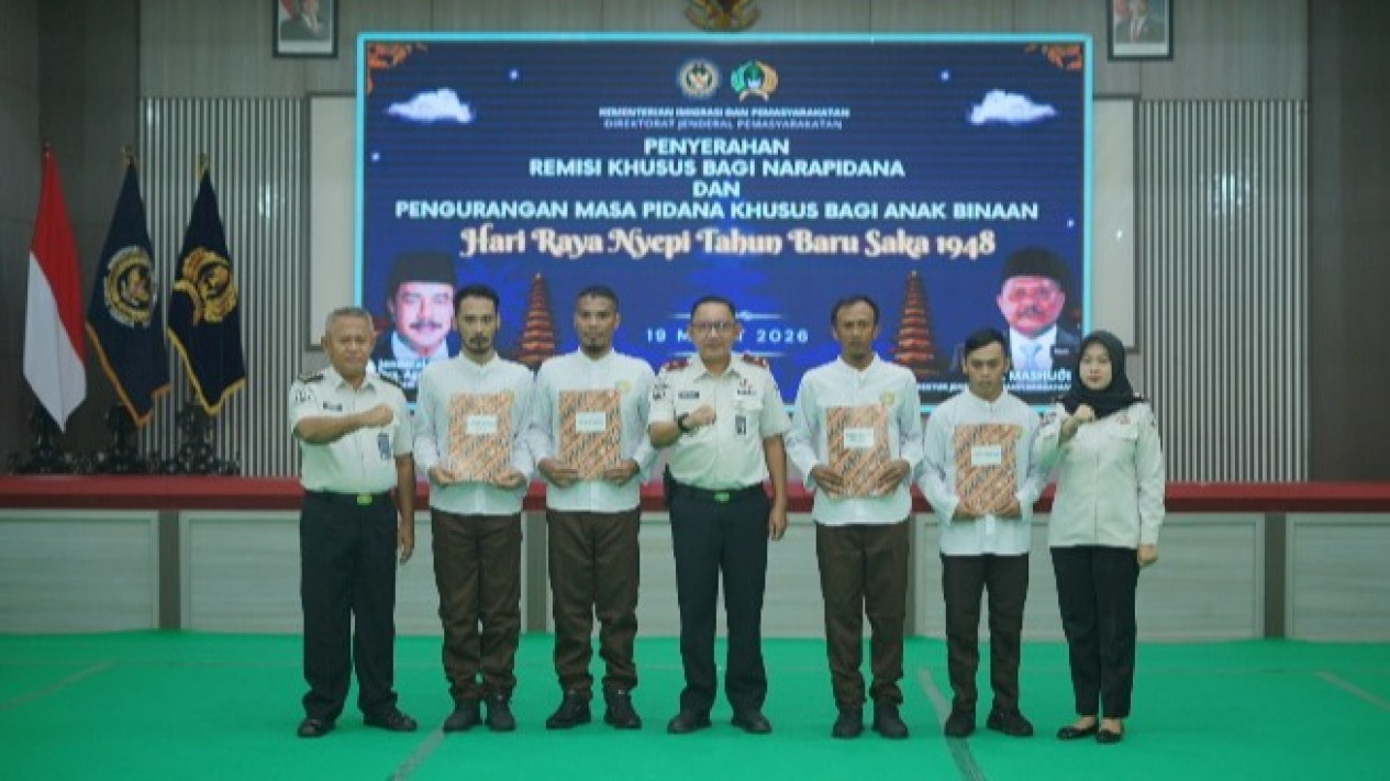 Empat Warga Binaan Lapas Kelas I Surabaya Terima Remisi Hari Raya  Nyepi 2026
            - galeri foto