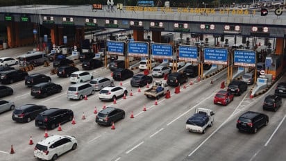 Polisi Perlebar Contraflow Jadi 3 Lajur di Ruas Jalan Tol Jakarta–Cikampek