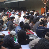 Ratusan Jamaah Majelis Taklim Raudhatul Mufakkirin Surabaya Gelar Salat Idulfitri Lebih Awal