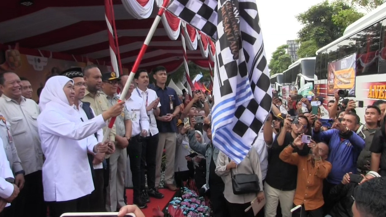 Pemprov Jatim Kembali Gelar Mudik Gratis 2026, 100 Armada Bus Dilepas Gubernur Khofifah
            - galeri foto