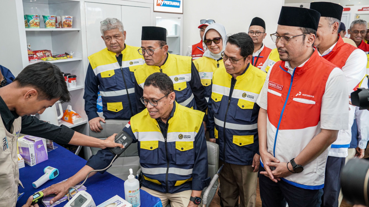 Tinjau Jalur Mudik, Wamen ESDM Apresiasi Layanan Tambahan Gratis untuk Pemudik di Serambi MyPertamina
            - galeri foto