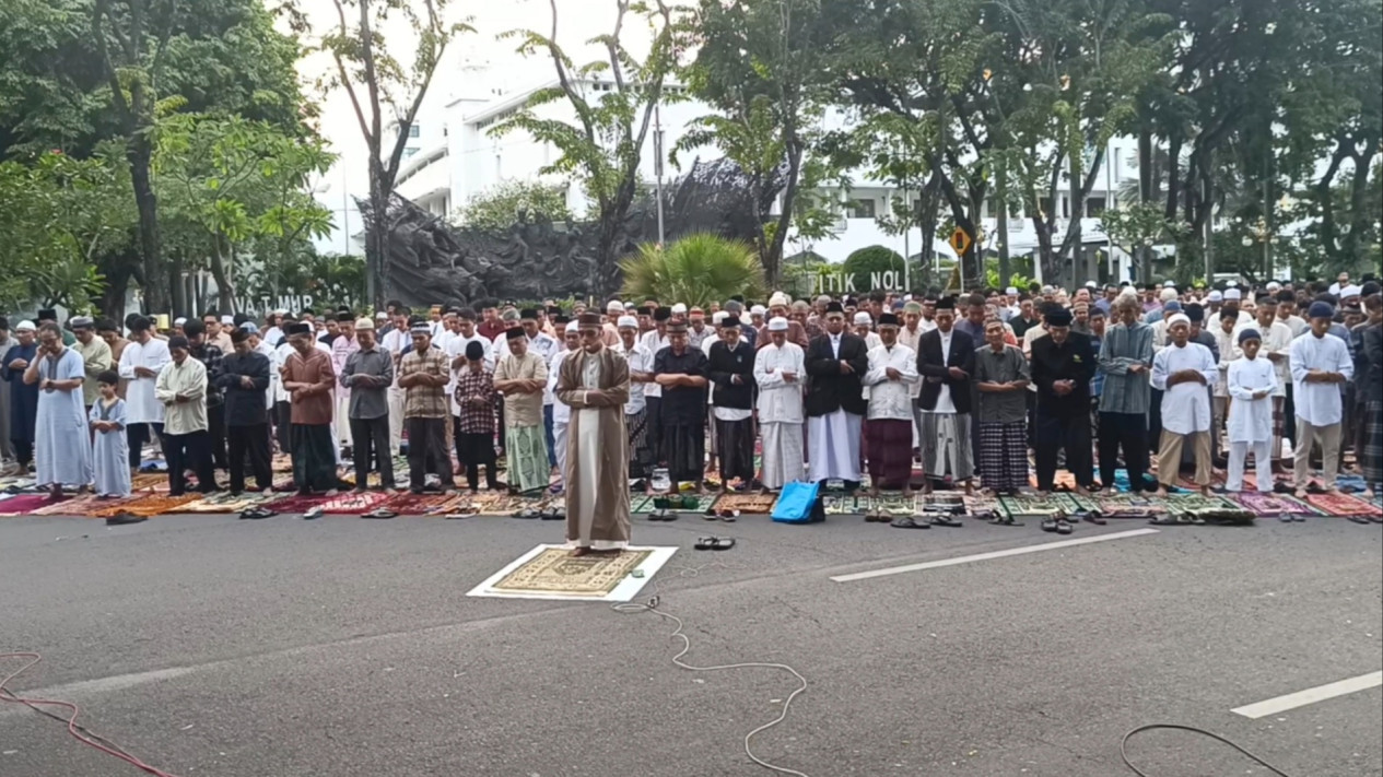 Ribuan Warga Muhammadiyah Salat Idulfitri 1447 Hijriyah di Tugu Pahlawan Surabaya
            - galeri foto