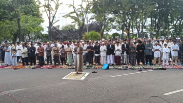 Ribuan Warga Muhammadiyah Salat Idulfitri 1447 Hijriyah di Tugu Pahlawan Surabaya